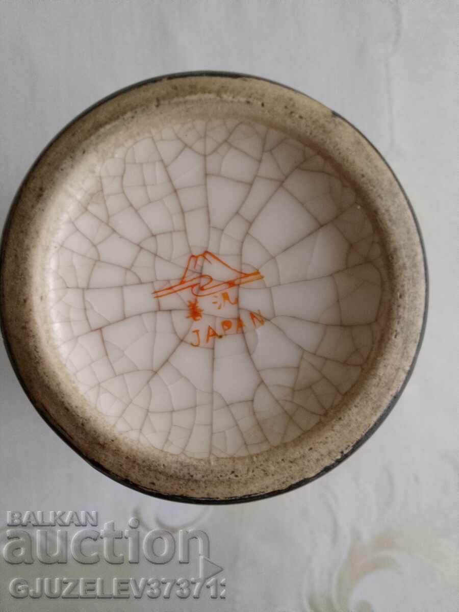 Доставка на порцеланова японска ваза с напукан ефект и рисувана със 24 к