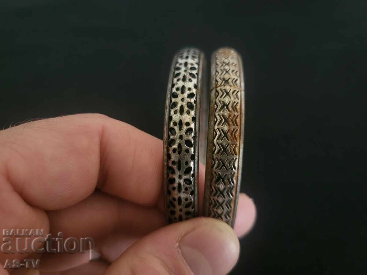 2 τεμ. παλιά βραχιόλια με τιμή 30.00 BGN | € 15.34 2 τεμ. παλιά βραχιόλια με τιμή 30.00 BGN | € 15.34