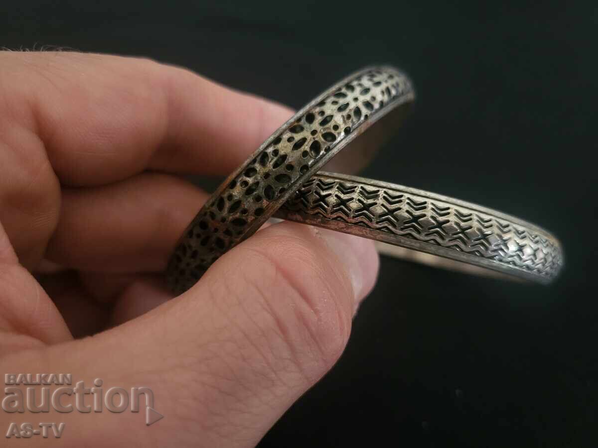 Παράδοση 2 τεμ. παλιά βραχιόλια Παράδοση 2 τεμ. παλιά βραχιόλια