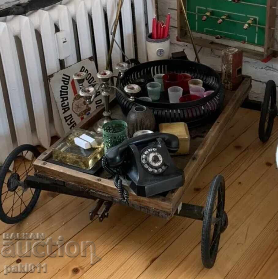 Masuta de cafea antica cu preț 150.00 BGN | € 76.69 Masuta de cafea antica cu preț 150.00 BGN | € 76.69