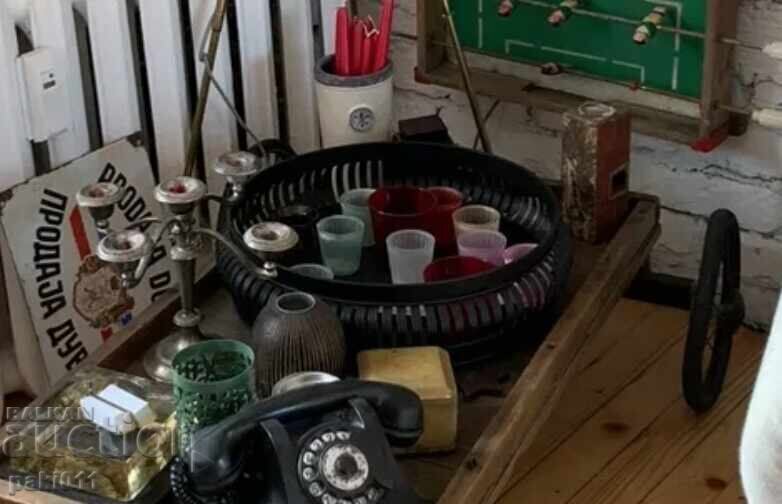 Livrarea Masuta de cafea antica Livrarea Masuta de cafea antica