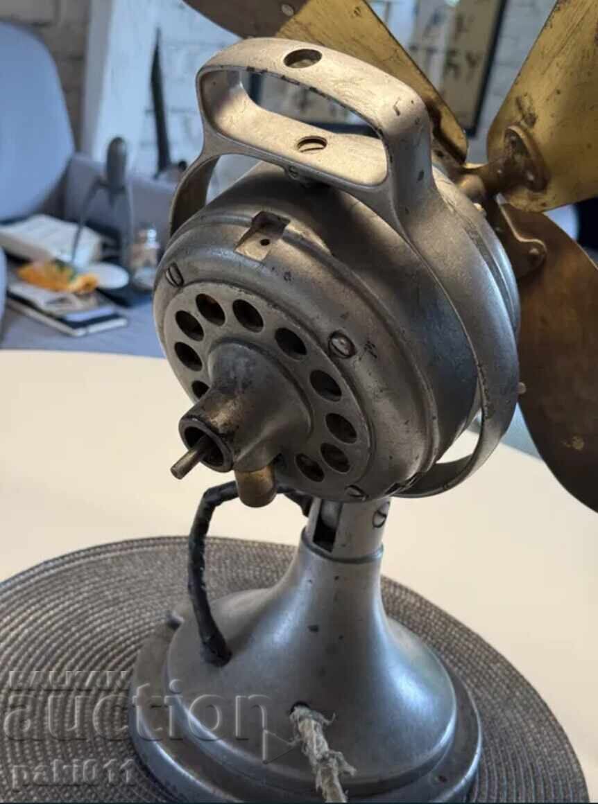 Licitație Un ventilator foarte vechi și foarte greu