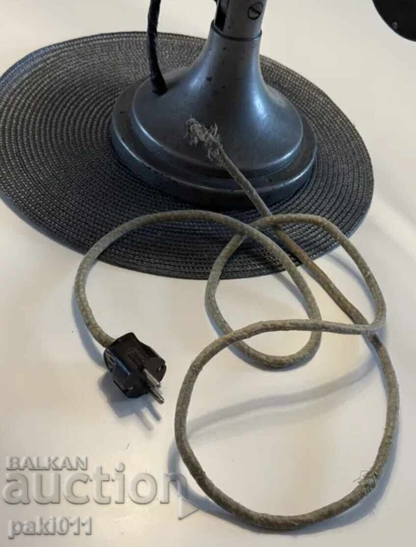 Livrarea Un ventilator foarte vechi și foarte greu