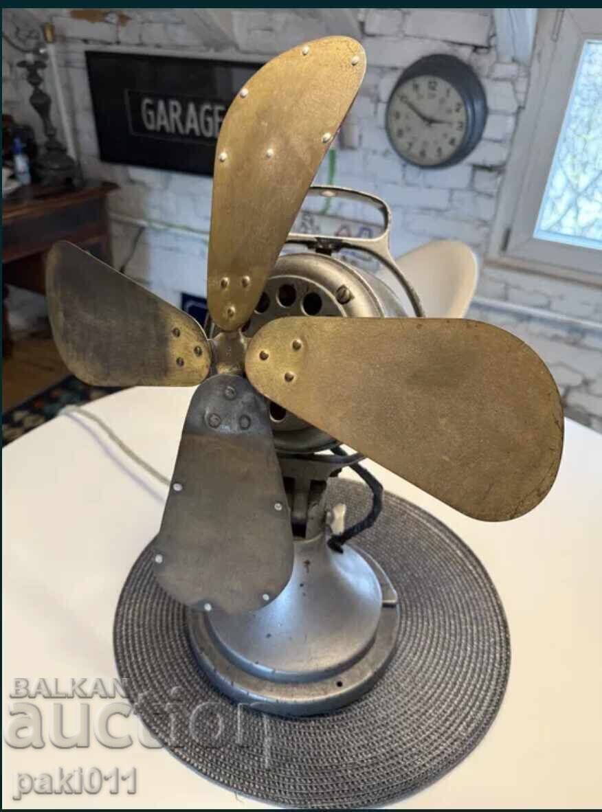 Un ventilator foarte vechi și foarte greu