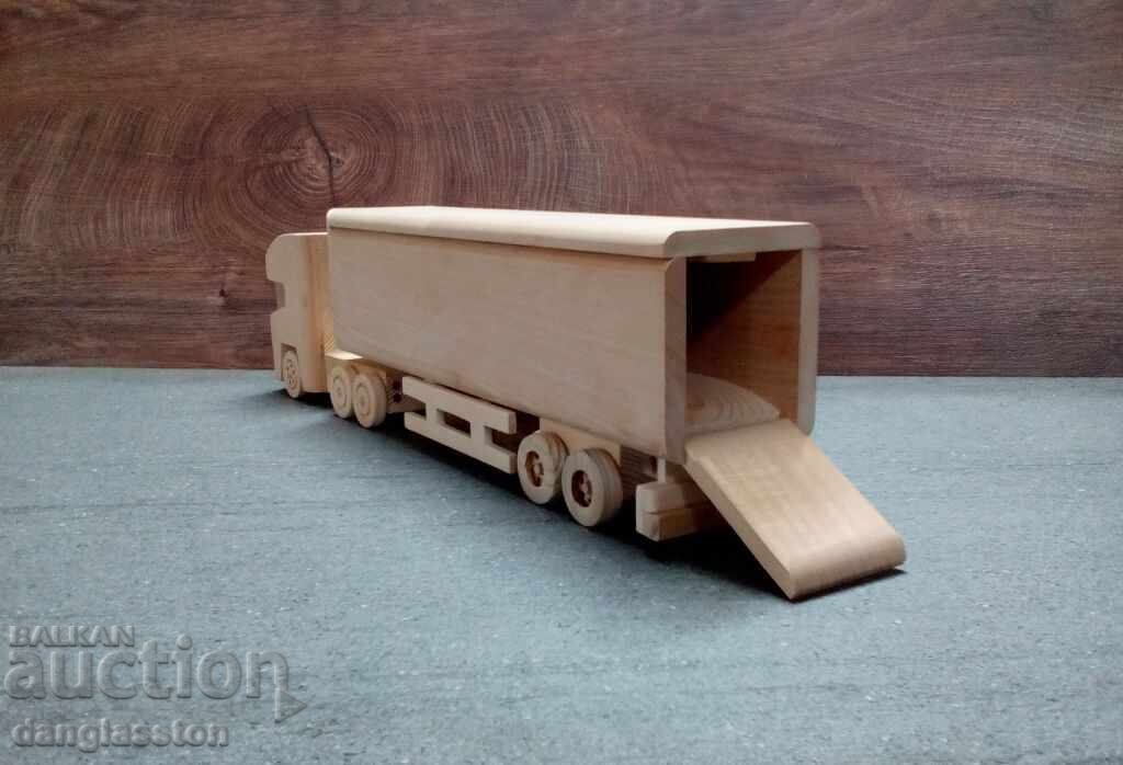 Доставка на Декоративен дървен камион влекач с ремарке DMAR 114MP2