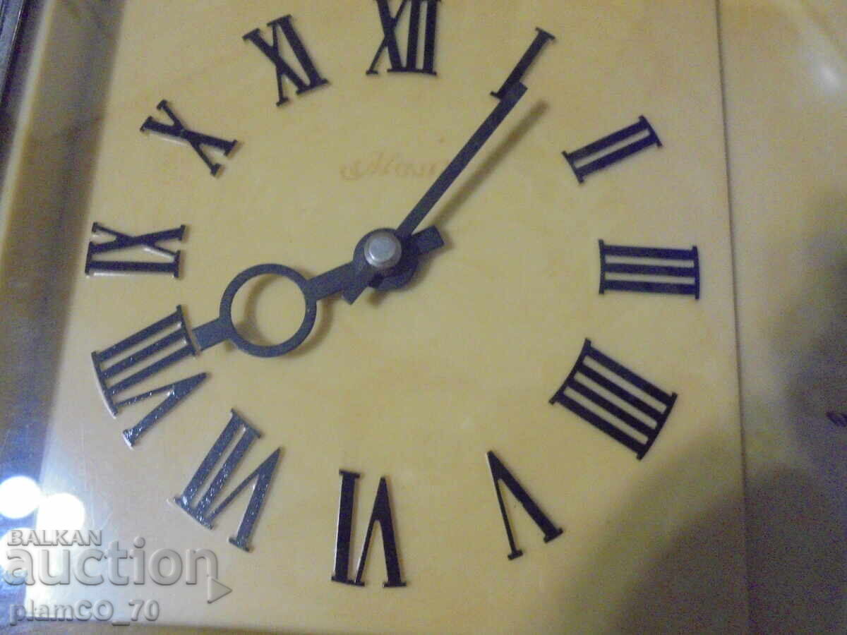 Δημοπρασία №*8285 Παλιό επιτραπέζιο ρολόι με βαρόμετρο "Μαγιάκ"