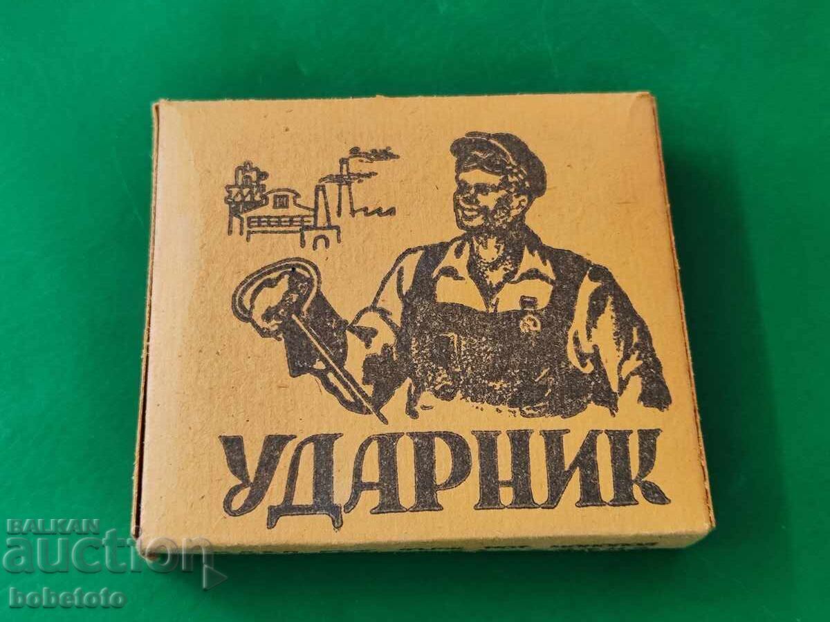Κουτί τσιγάρα udarnik γεμάτο