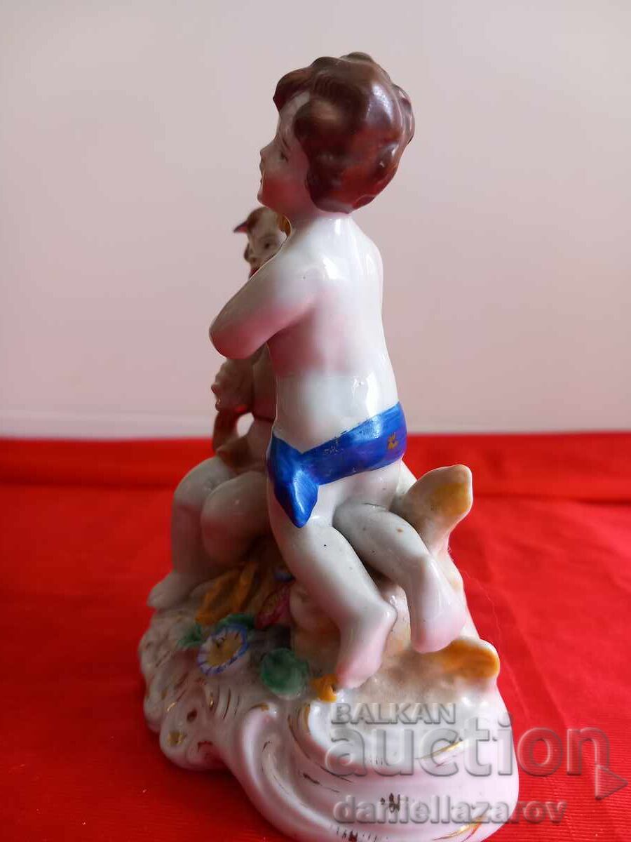 Capodimonte Statuetă Veche de Porțelan HERUVIMI 1900g cu preț 95.00 BGN | € 48.57