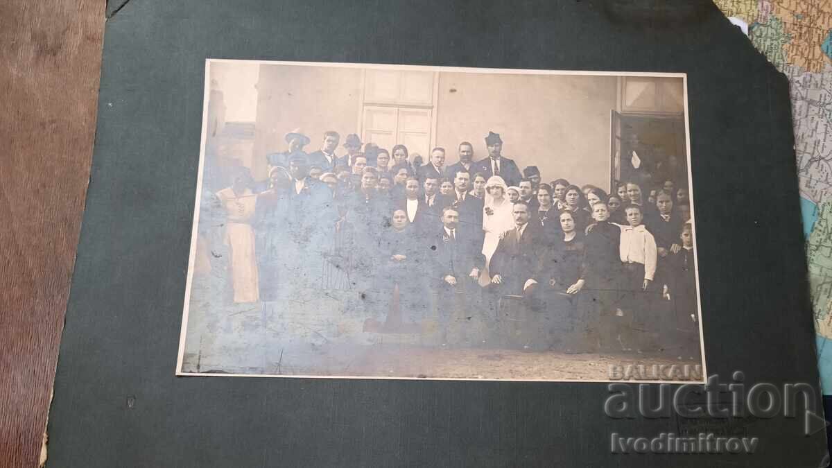 Φωτογραφία Νεόνυμφοι με τους φίλους τους Cardboard