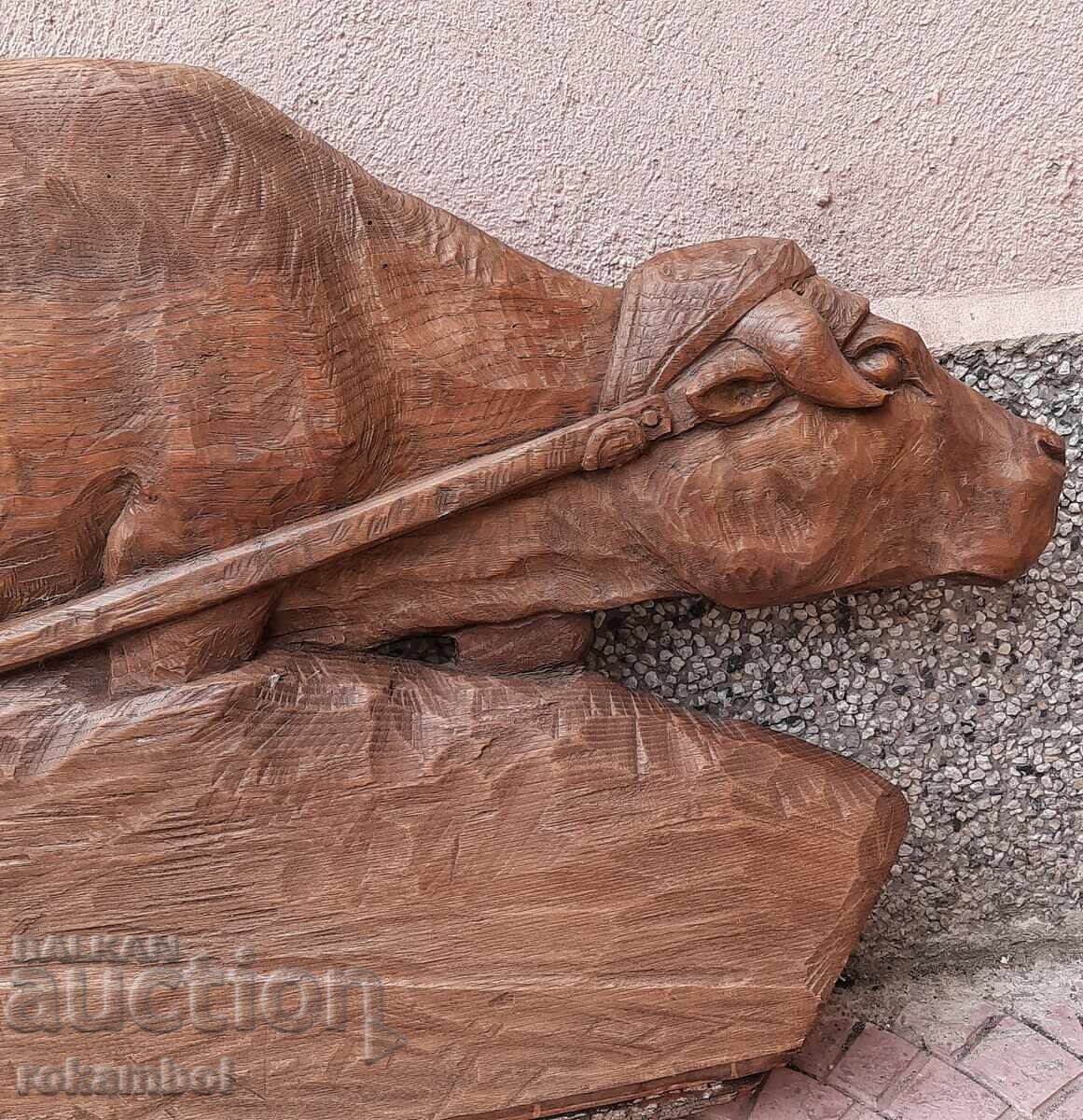 Sculptură masivă, sculptată manual, reprezentând un țăran cu bou - 7