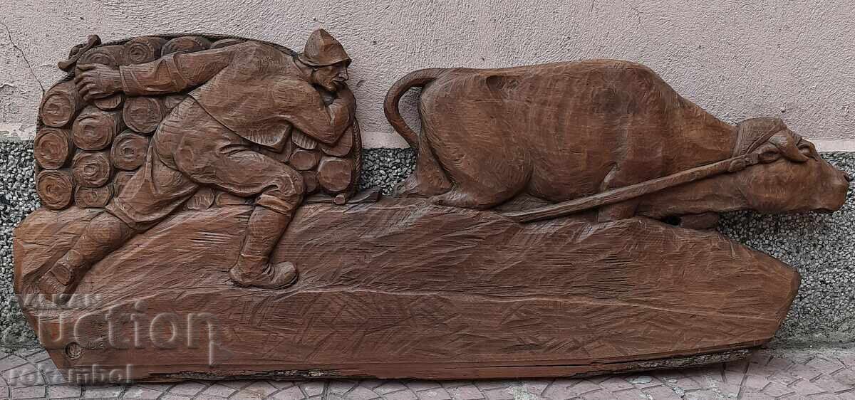 Sculptură masivă, sculptată manual, reprezentând un țăran cu bou Sculptură masivă, sculptată manual, reprezentând un țăran cu bou