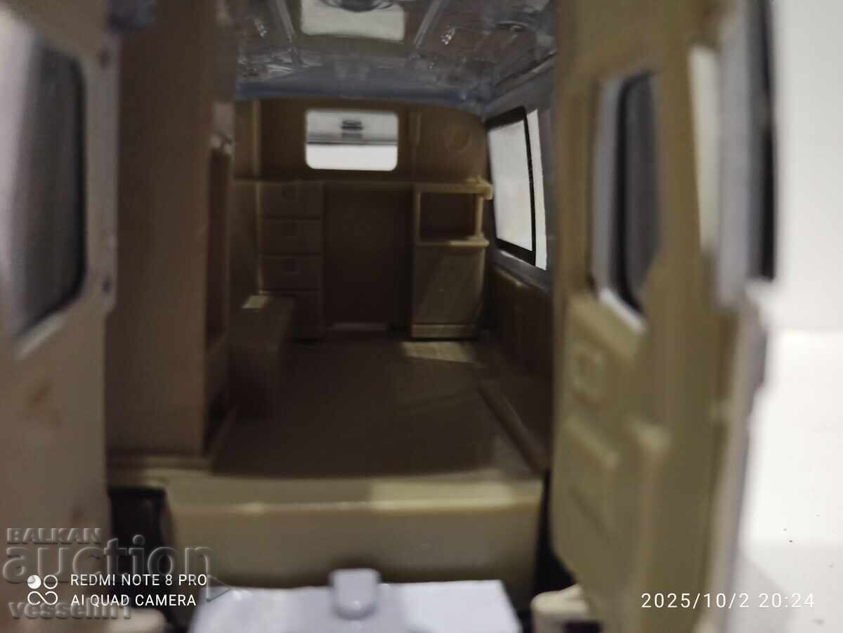 Licitație Jucărie veche cărucior camper 1/32 mercedes sprinter Licitație Jucărie veche cărucior camper 1/32 mercedes sprinter