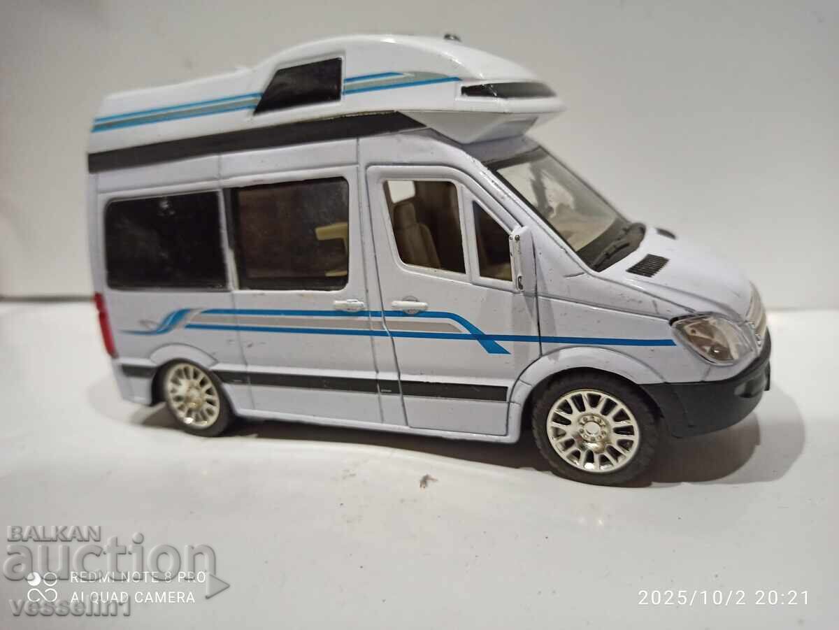 Jucărie veche cărucior camper 1/32 mercedes sprinter Jucărie veche cărucior camper 1/32 mercedes sprinter
