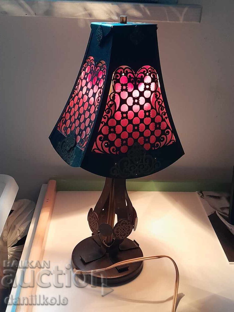 *$*Y*$* LAMPĂ DE NOAPTE VINTAGE VECHE METAL FORJAT SUPER *$*Y*$* cu preț 68.26 BGN | € 34.90