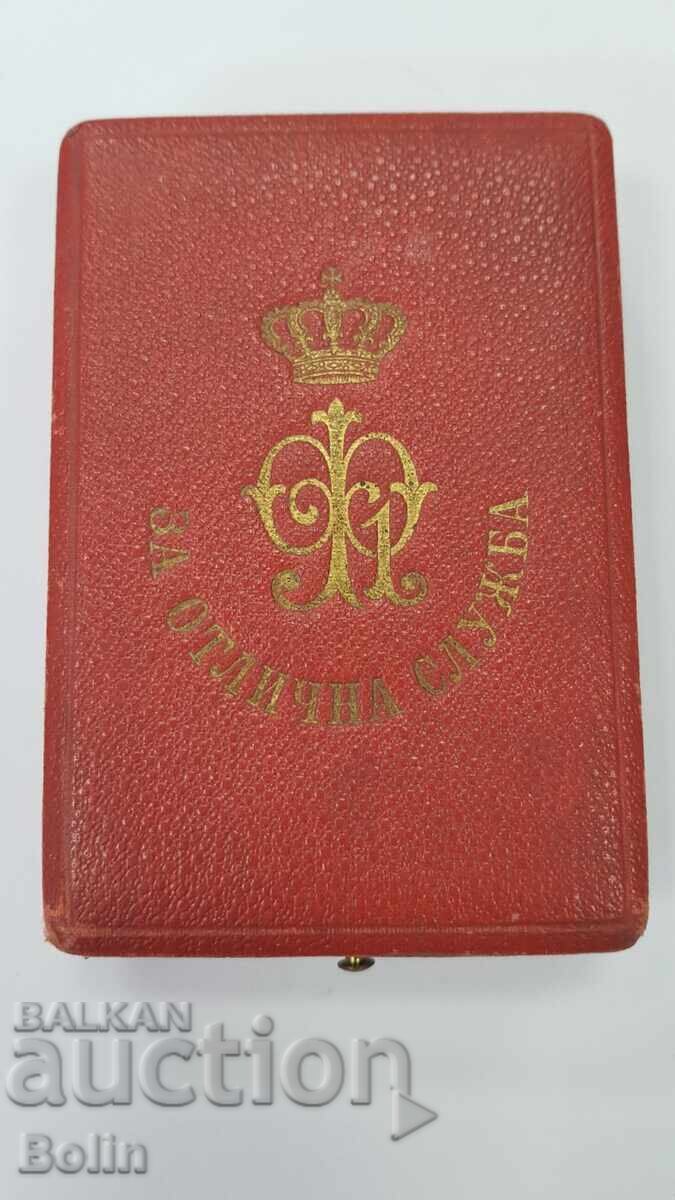 Rară Ordine Princiară Pentru 10 Ani de Serviciu Meritoriu cu Cutie cu preț 390.00 BGN | € 199.40 Rară Ordine Princiară Pentru 10 Ani de Serviciu Meritoriu cu Cutie cu preț 390.00 BGN | € 199.40