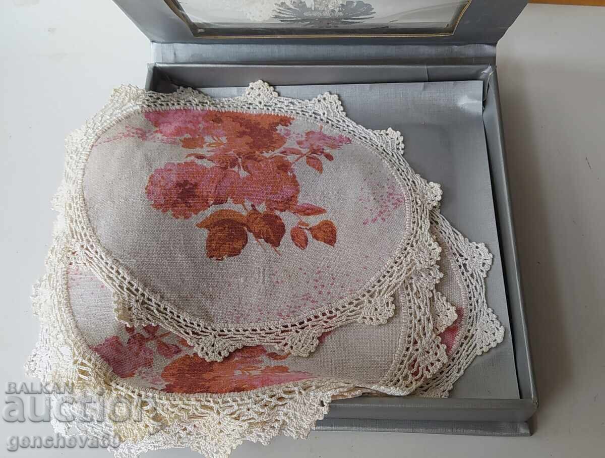 Linen placemat set with handmade lace - 6