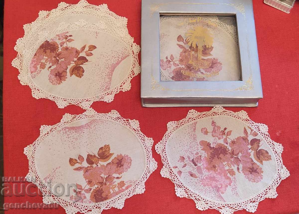 Set de fețe de masă din in cu dantelă manuală