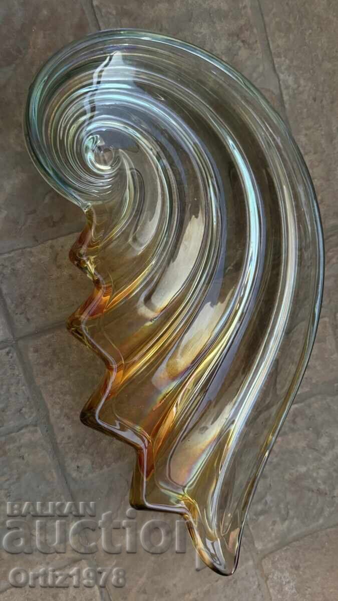 Delivery of Vintage solid fruit bowl - colored glass