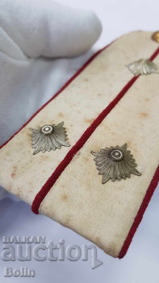 Auction Uniquely rare early First World War Artillery shoulder boards Auction Uniquely rare early First World War Artillery shoulder boards