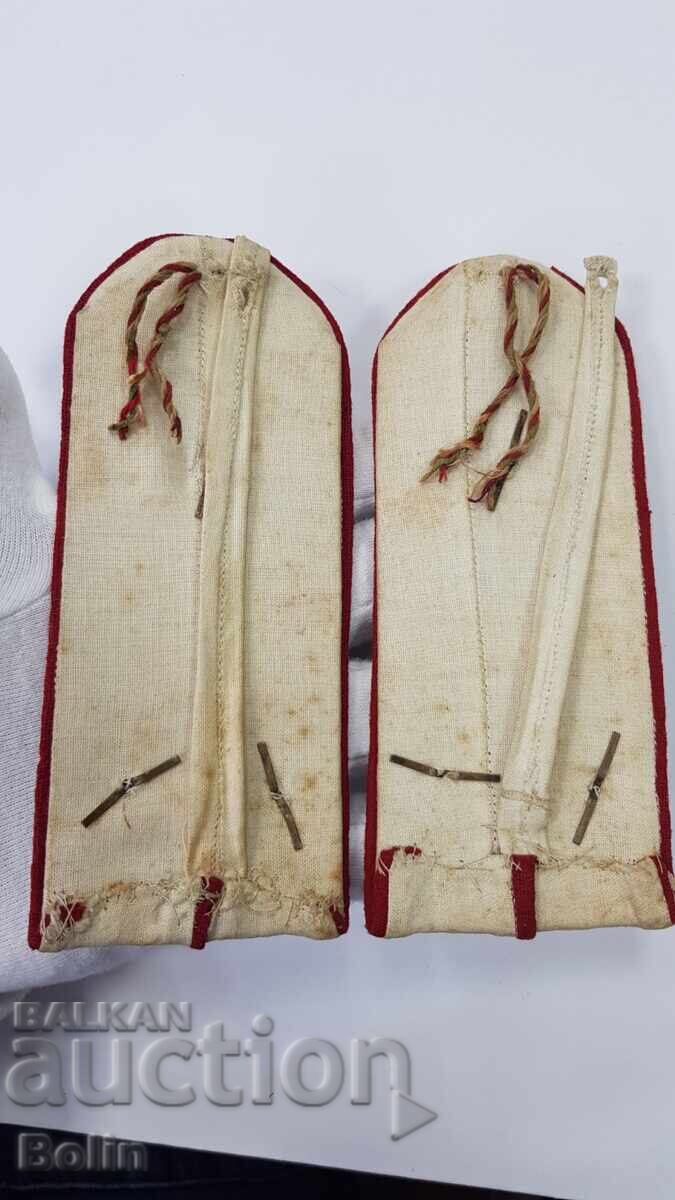 Delivery of Uniquely rare early First World War Artillery shoulder boards Delivery of Uniquely rare early First World War Artillery shoulder boards