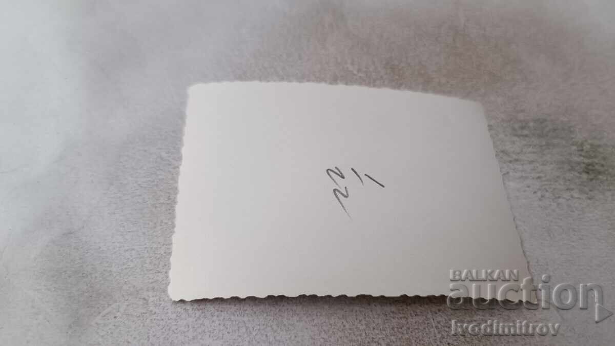 Снимка Мъже и жени на ферибот в морето с цена 1.85 лв. | € 0.95 Снимка Мъже и жени на ферибот в морето с цена 1.85 лв. | € 0.95