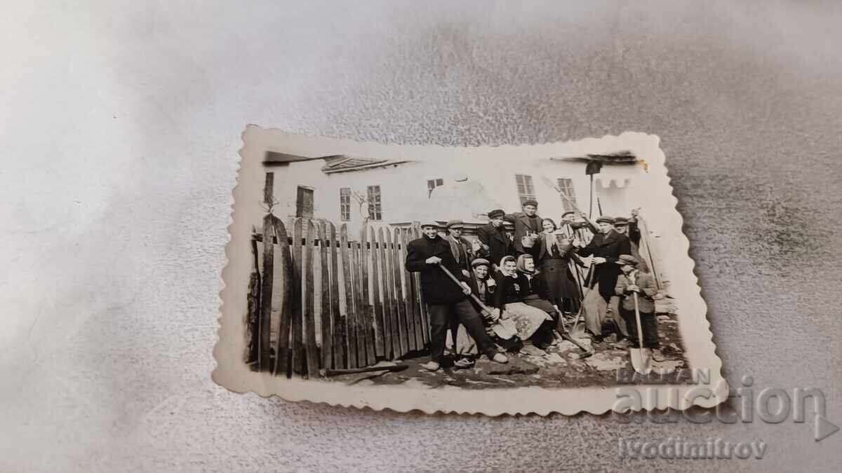 Photograph: Young Men and Women with Shovels on the Street, 1943 Photograph: Young Men and Women with Shovels on the Street, 1943