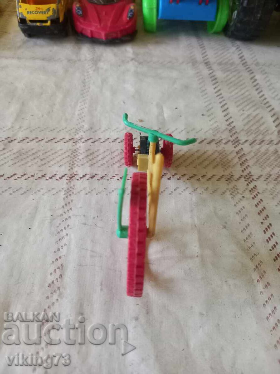 Ρετρό παιχνίδι, ποδήλατο με τιμή 3.00 BGN | € 1.53 Ρετρό παιχνίδι, ποδήλατο με τιμή 3.00 BGN | € 1.53