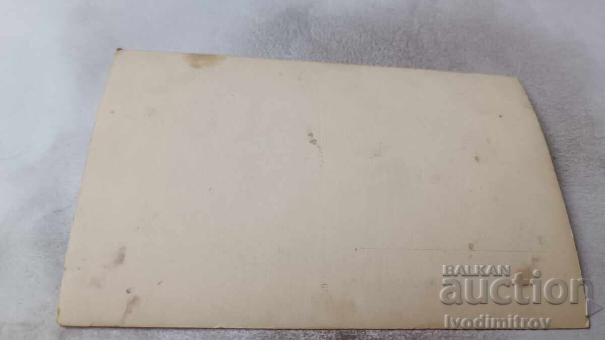 Снимка Две момичета в народни носии с цена 2.35 лв. | € 1.20