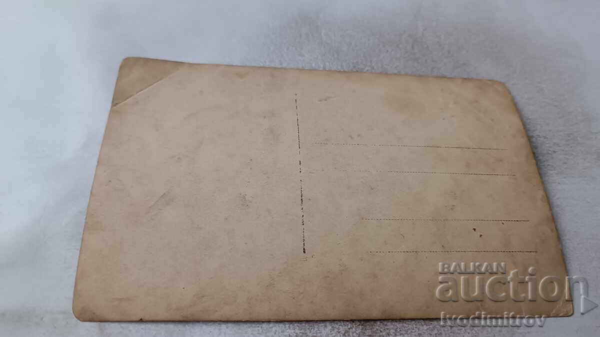 Fotografie Bărbați lângă pompă de apă cu preț 2.65 BGN | € 1.35