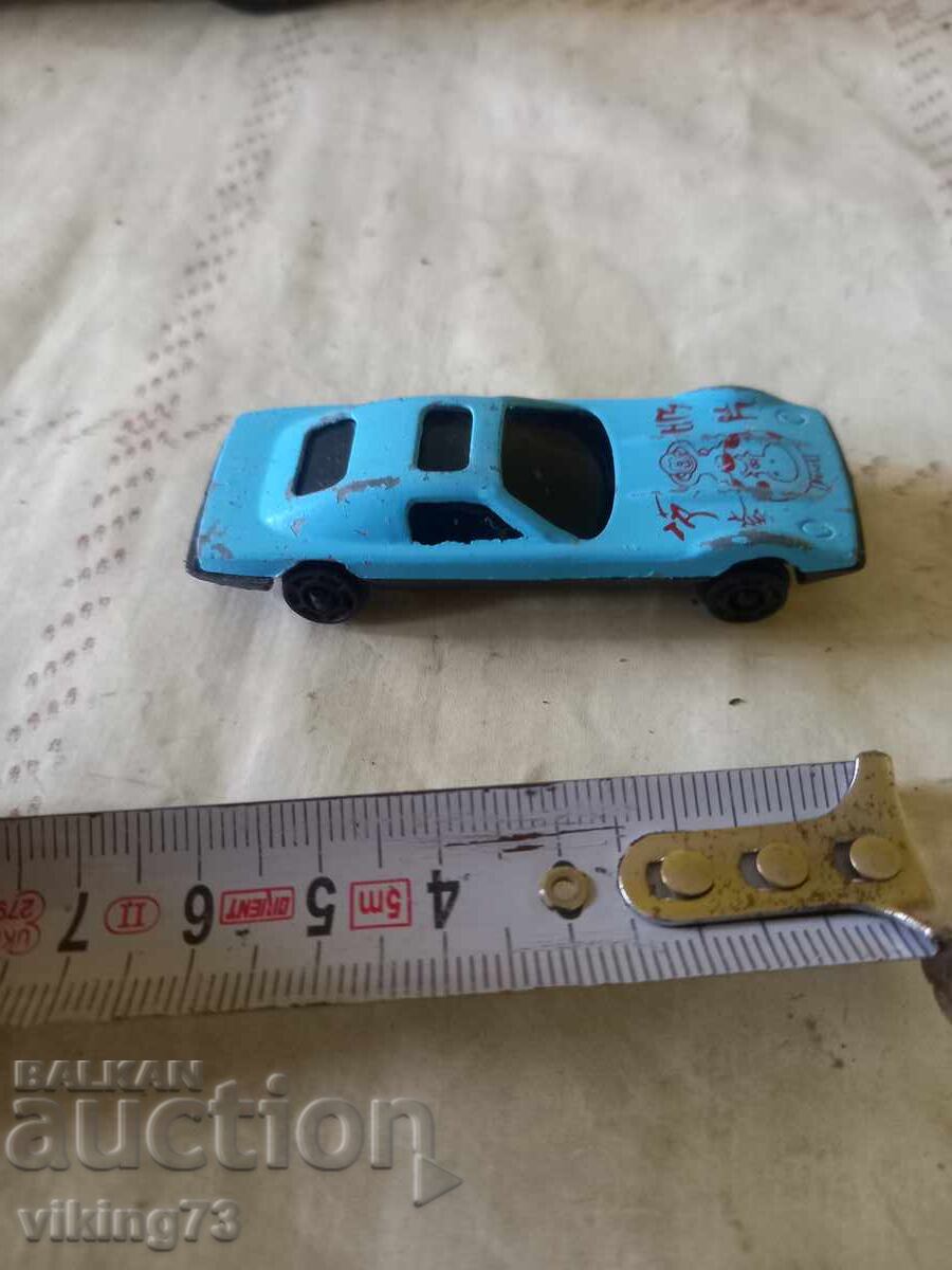 Mașină retro. Metalică cu preț 3.00 BGN | € 1.53 Mașină retro. Metalică cu preț 3.00 BGN | € 1.53