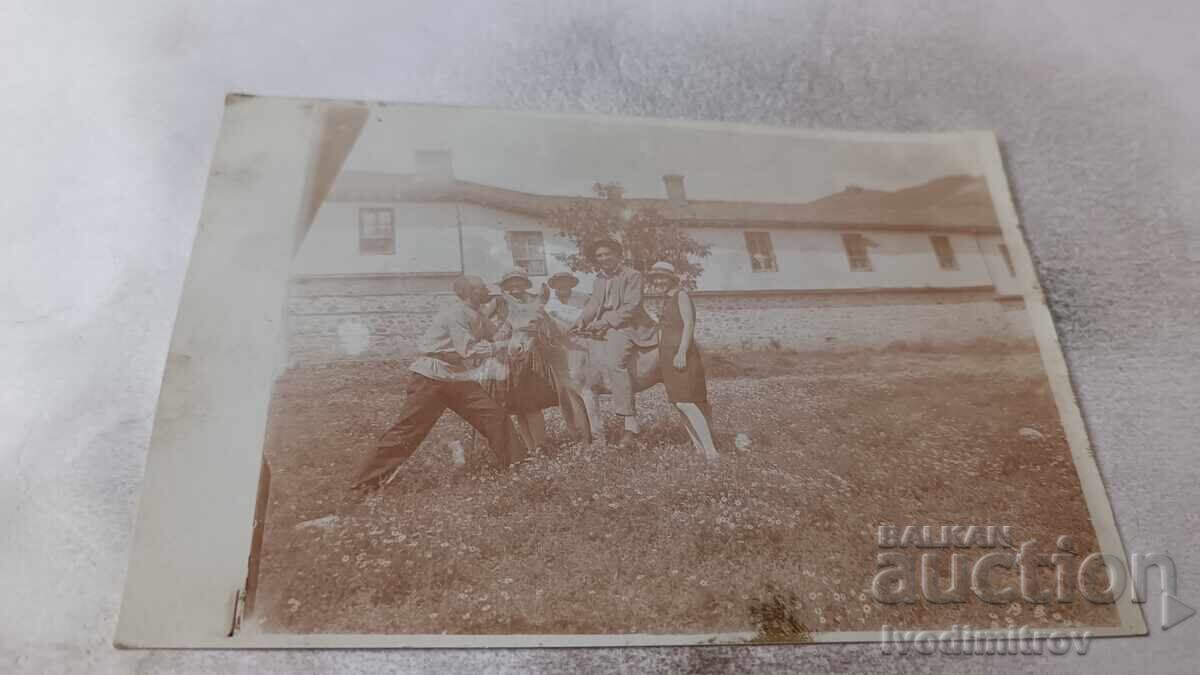 C-ka Kalofers Mladezhi i devoyki pred man. Sv. Panteleymon C-ka Kalofers Mladezhi i devoyki pred man. Sv. Panteleymon