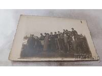 Снимка Мъже с две каруци