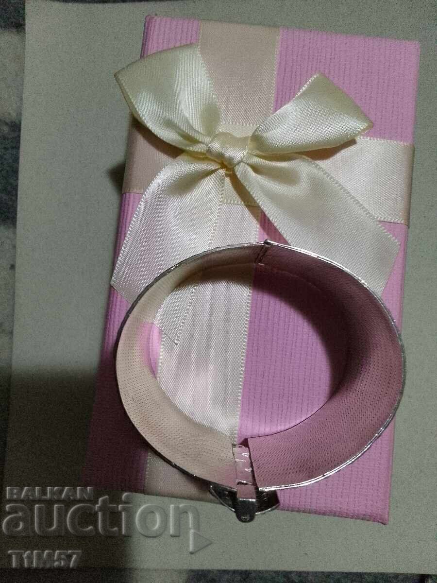 Аукцион впечатляваща гривна  с камъни