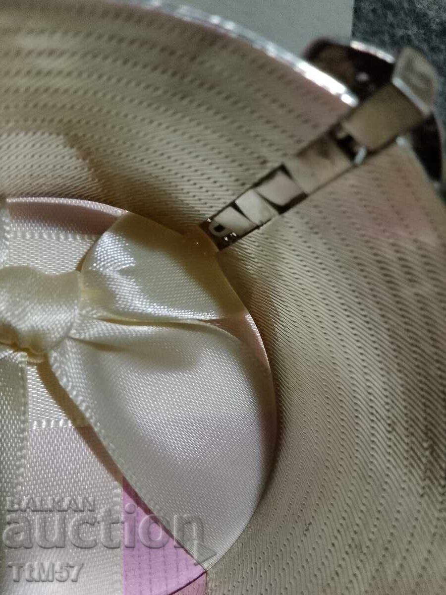 Доставка на впечатляваща гривна  с камъни