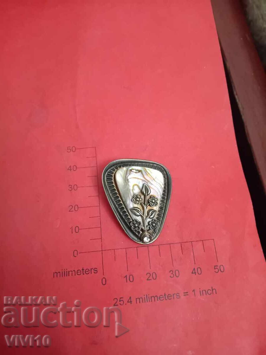 Broșă veche, clemă pentru eșarfă, sidef cu preț € 25.00 | 48.90 BGN