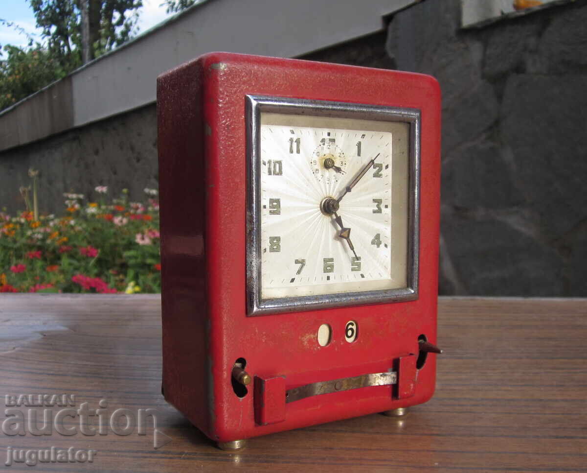 GLOBUS παλιό Γερμανικό επιτραπέζιο ρολόι κουμπαράς με ημερομηνία με τιμή 90.00 BGN | € 46.02 GLOBUS παλιό Γερμανικό επιτραπέζιο ρολόι κουμπαράς με ημερομηνία με τιμή 90.00 BGN | € 46.02