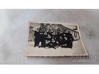 Fotografie Eleve din clasa a V-a, pe stradă iarna, 1940