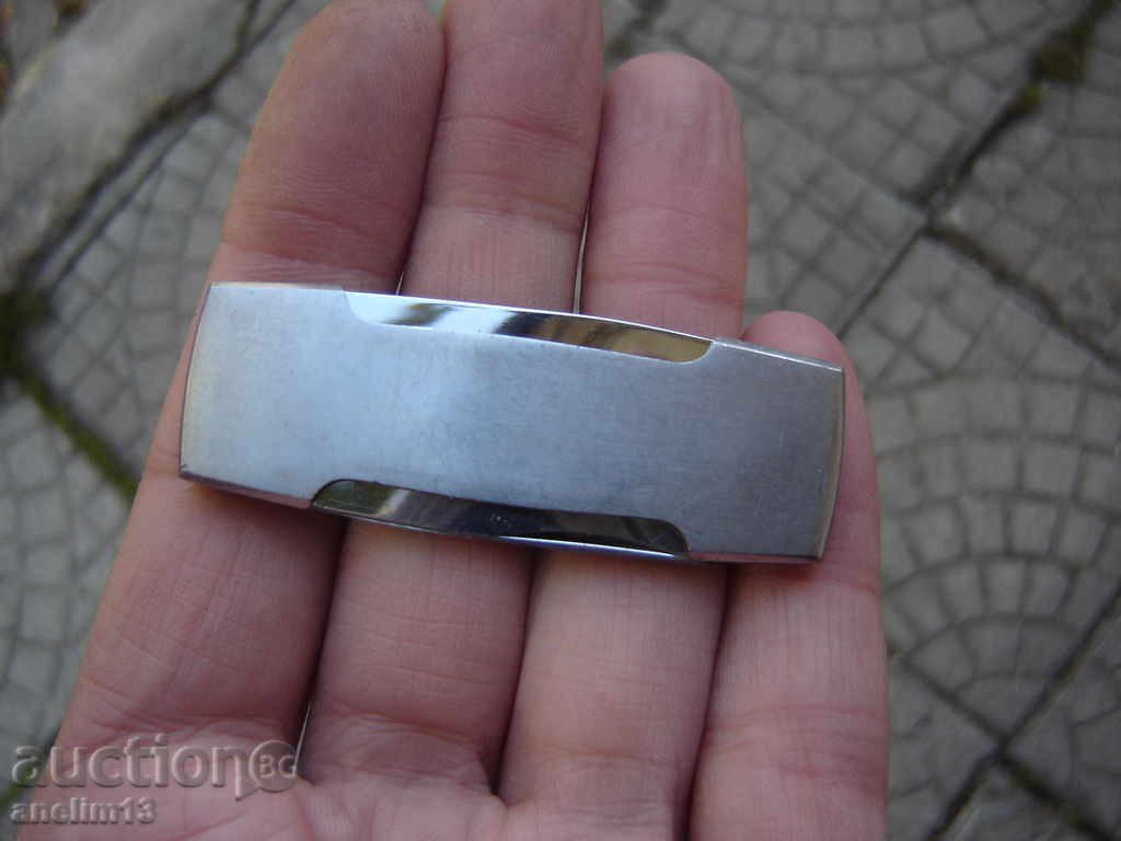 CUIT DE BUZUUNAR DE COLECȚIE cu preț 25.00 BGN | € 12.78 CUIT DE BUZUUNAR DE COLECȚIE cu preț 25.00 BGN | € 12.78