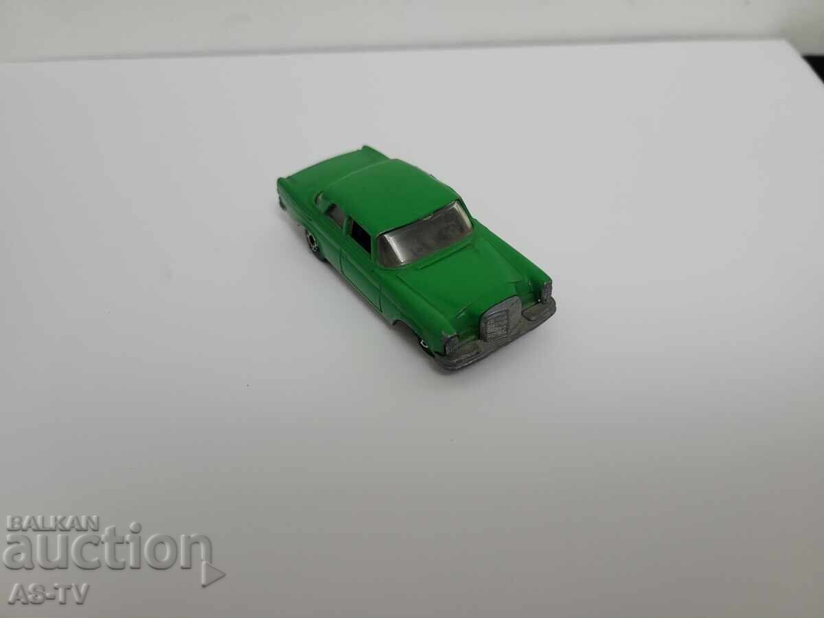 Matchbox Bulgaria Mercedes 300 SE - 5