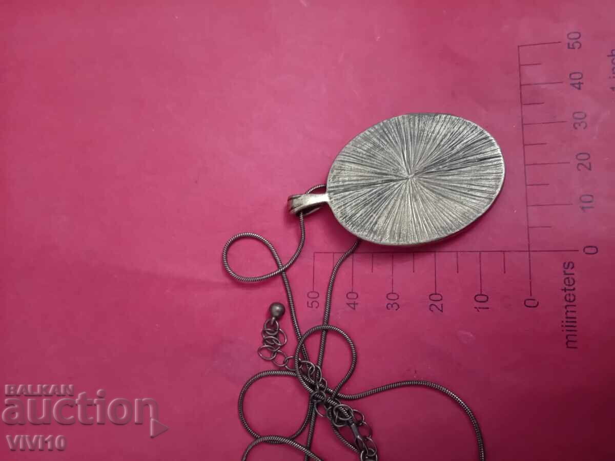 Colier vechi cu cuarț roz cu preț 50.00 BGN | € 25.56