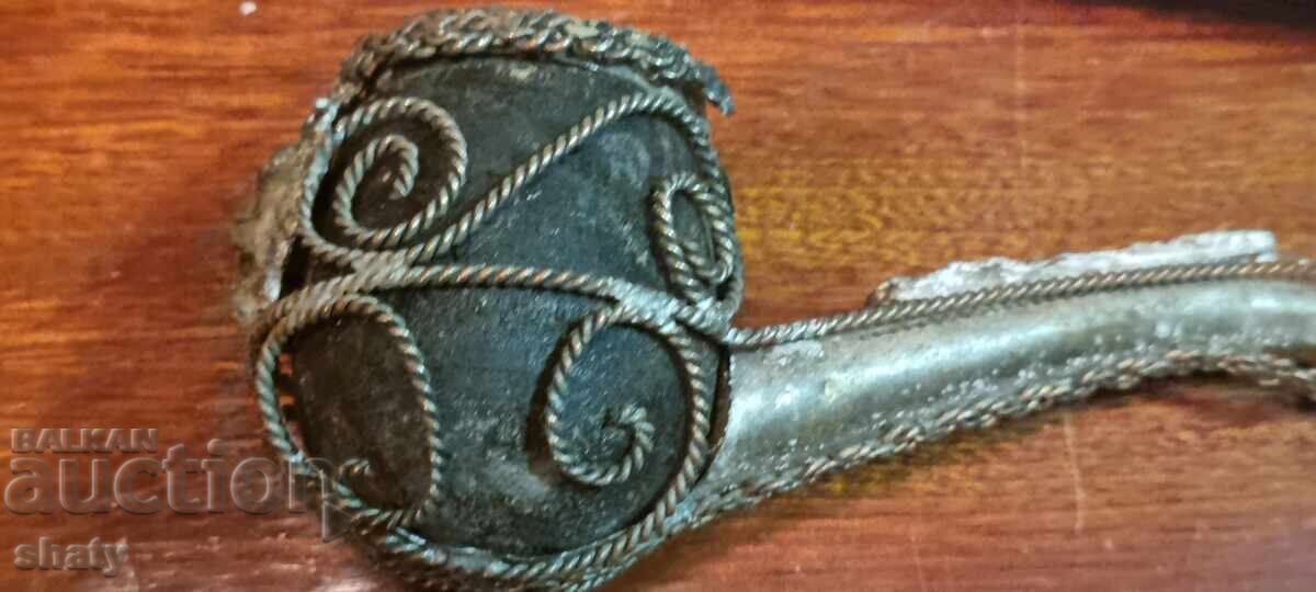 Ένας παλιός σωλήνας με τιμή 80.00 BGN | € 40.90 Ένας παλιός σωλήνας με τιμή 80.00 BGN | € 40.90