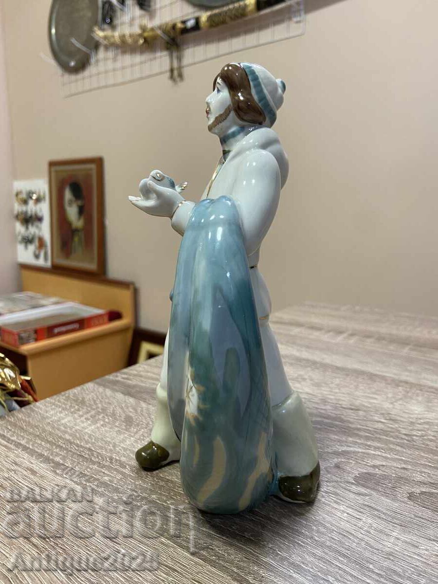 Доставка на Порцеланова фигура „Рибар с мрежа“