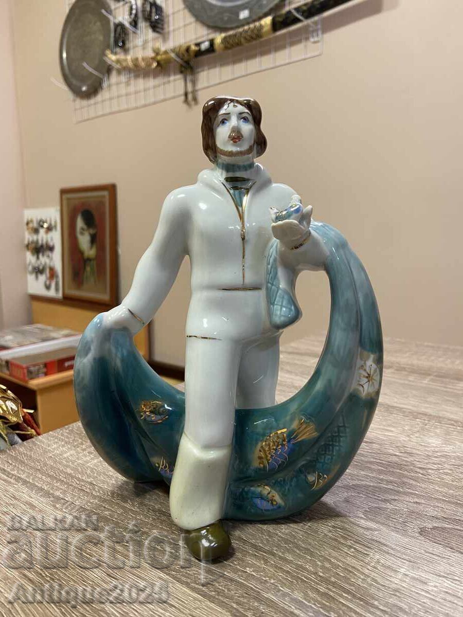 Порцеланова фигура „Рибар с мрежа“