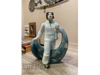 Порцеланова фигура „Рибар с мрежа“