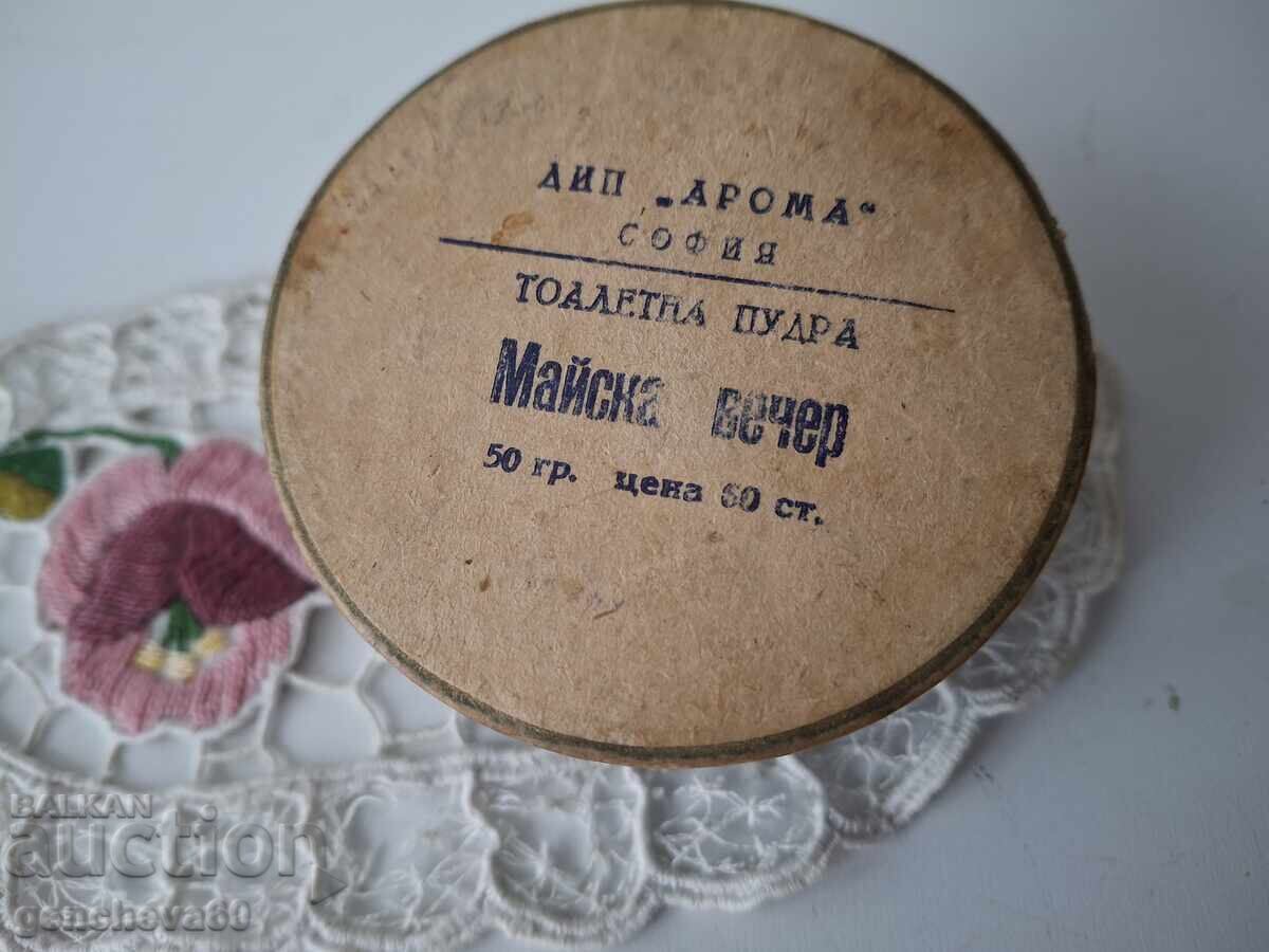 Anii 50. Cutie pudră „Mască de seară” Aroma-Sofia cu preț € 10.00 | 19.56 BGN Anii 50. Cutie pudră „Mască de seară” Aroma-Sofia cu preț € 10.00 | 19.56 BGN