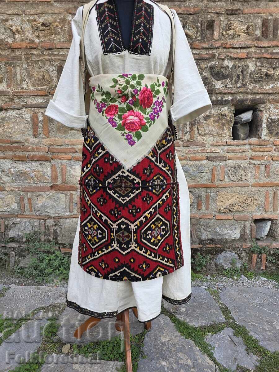 Γυναικεία παραδοσιακή φορεσιά από την πεδιάδα του Κουμάνοβο, με σπάνιο σαγιά με τιμή 1500.00 BGN | € 766.94