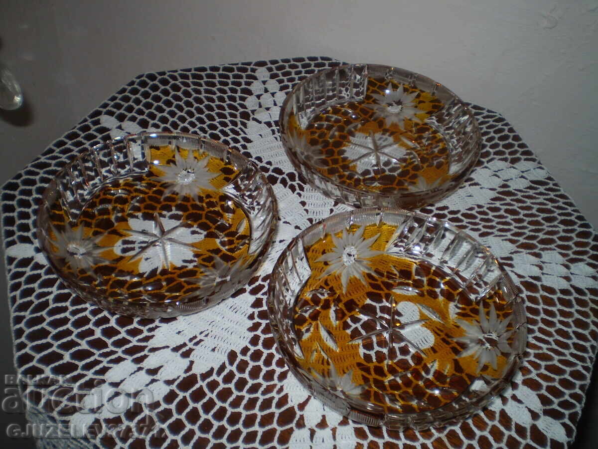 Licitație 3 bucăți de cristal Bohemia ornamente galbene, tăiate până la transparență