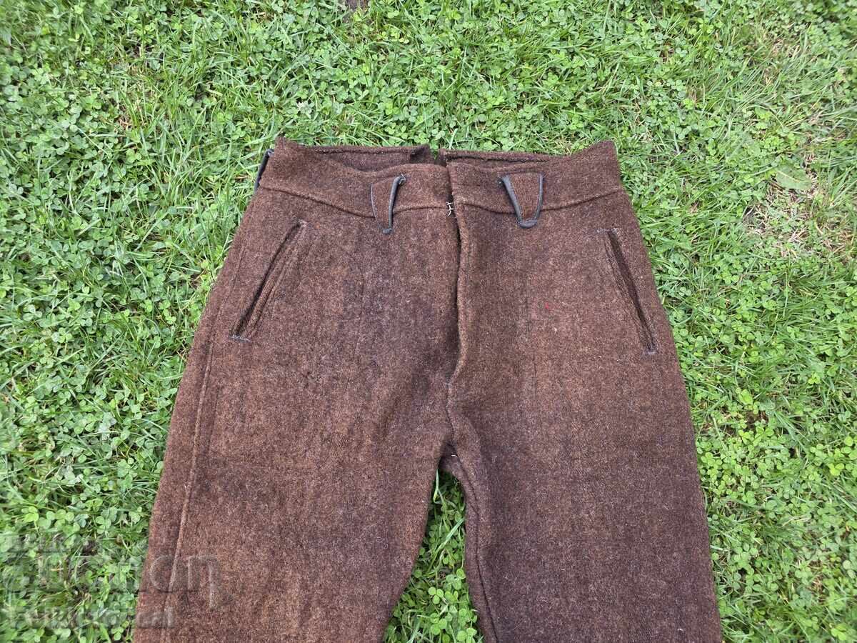 Ανδρικά μάλλινα παντελόνια, φανελένια, κομιτάδικα με τιμή 260.00 BGN | € 132.94