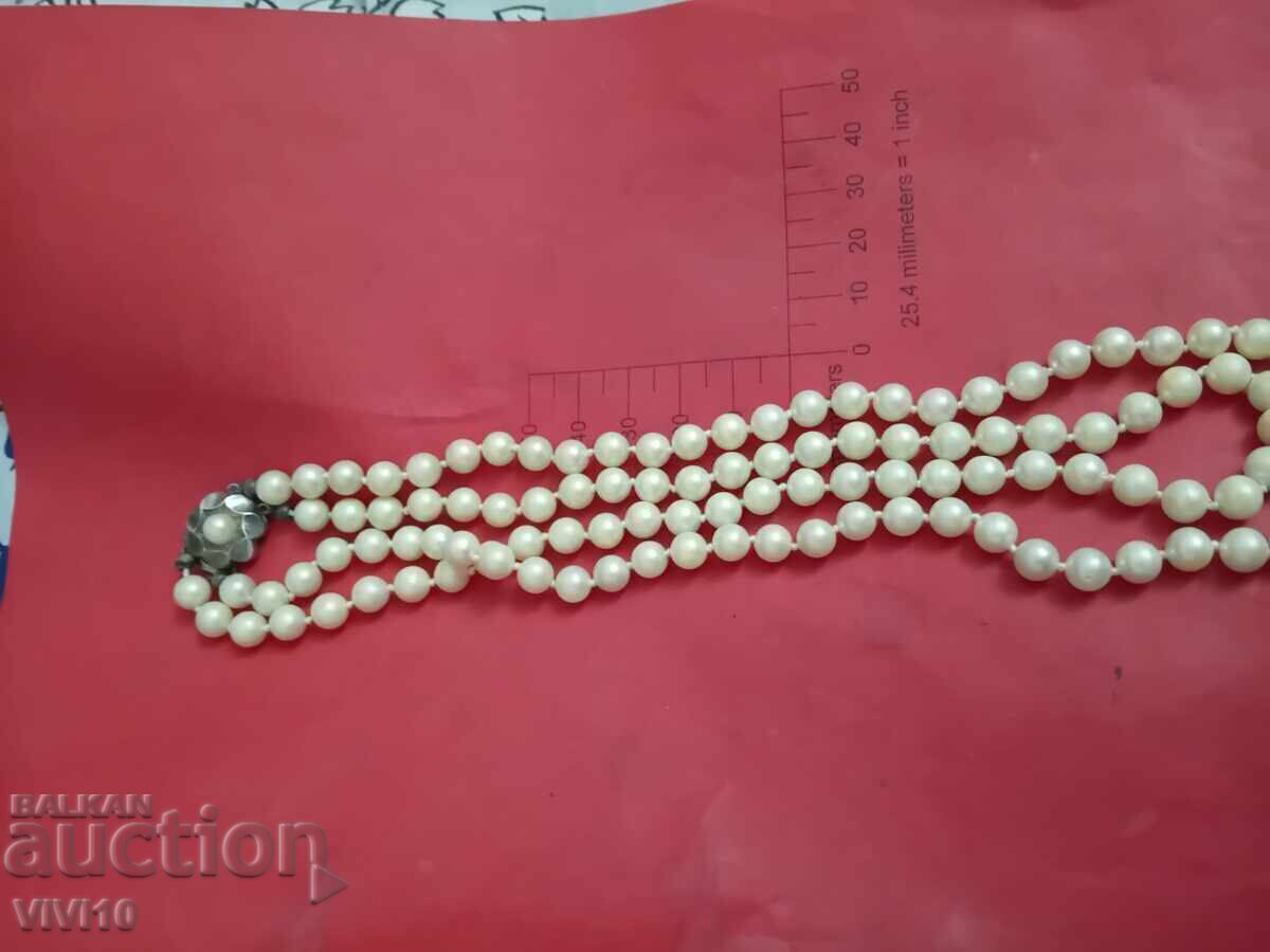 Αρχαίο κολιέ με μαργαριτάρια, ασημένιο κούμπωμα Αρχαίο κολιέ με μαργαριτάρια, ασημένιο κούμπωμα