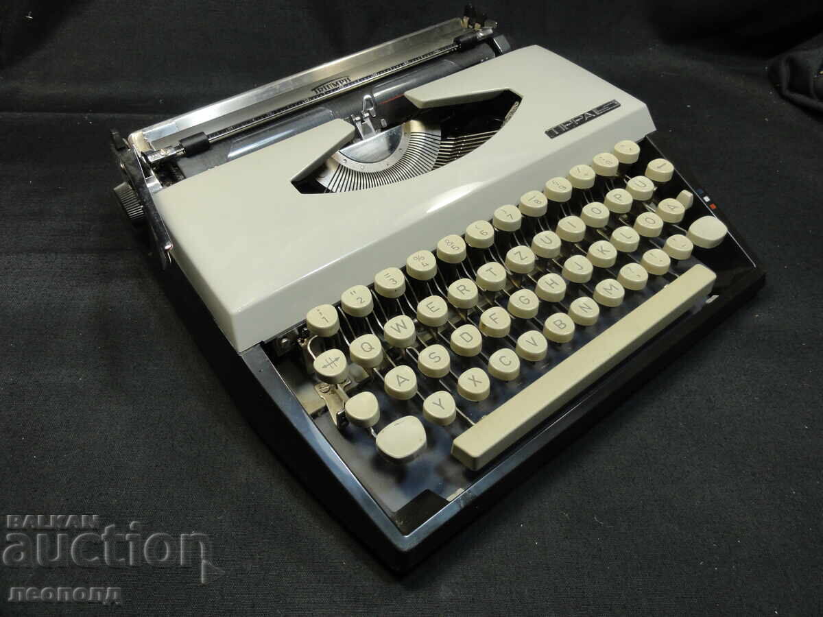 Auction  OLD RETRO PORTABLE TYPEWRITER TRIUMPH TIPPA S